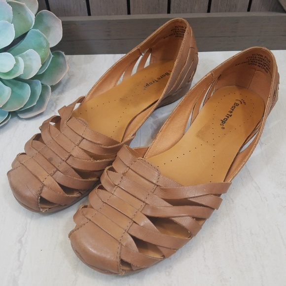 bare trap leather sandals